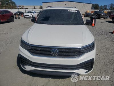 Piąte zdjęcie samochodu w środku: 2024 VOLKSWAGEN TIGUAN SE R-LINE BLACK VIN:3VV8B7AX9RM180298 - miniatura