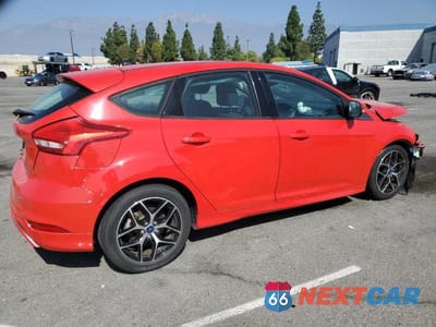 Trzecie zdjęcie samochodu z tyłu: 2015 FORD FOCUS SE VIN:1FADP3K28FL261791 - miniatura