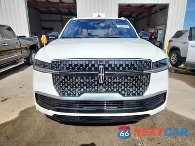 Piąte zdjęcie samochodu w środku: 2025 LINCOLN NAVIGATOR L RESERVE VIN:5LMJJ3LGXSEL12207 - miniatura