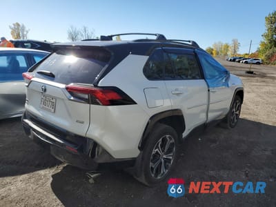 Trzecie zdjęcie samochodu z tyłu: 2023 TOYOTA RAV4 PRIME XSE VIN:JTMGB3FVXPD127225 - miniatura