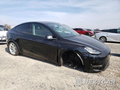 Czwarte zdjęcie samochodu z boku: 2021 TESLA MODEL Y VIN:5YJYGDEE0MF077176 - miniatura