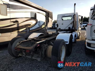 Czwarte zdjęcie samochodu z boku: 2008 VOLVO VNM SEMI TRUCK VIN:4V4M99GH48N487374 - miniatura