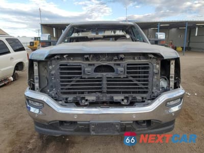 Piąte zdjęcie samochodu w środku: 2017 GMC SIERRA K1500 SLT VIN:3GTU2NEJ2HG322561 - miniatura
