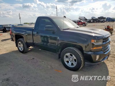 Czwarte zdjęcie samochodu z boku: 2017 CHEVROLET SILVERADO K1500 LT VIN:1GCNKREC9HZ368417 - miniatura