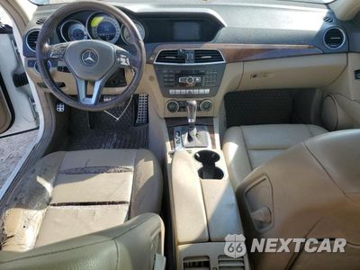 Zdjęcie 8 z 12 samochodu: 2013 MERCEDES-BENZ 300-CLASS VIN:WDDGF8AB1DA783752 - miniatura