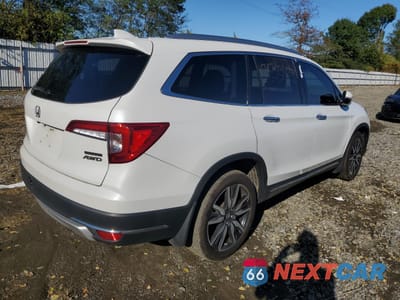 Trzecie zdjęcie samochodu z tyłu: 2022 HONDA PILOT TOURING AWD 7-PASSENGER VIN:5FNYF6H60NB060737 - miniatura