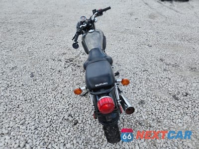 Czwarte zdjęcie samochodu z boku: 2011 SUZUKI TU250 X VIN:JS1NJ4CA1B2101077 - miniatura
