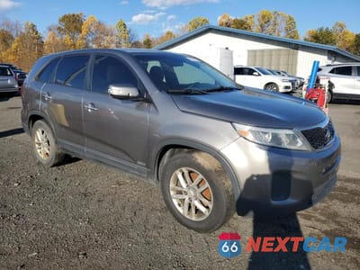 Czwarte zdjęcie samochodu z boku: 2015 KIA SORENTO LX VIN:5XYKTCA67FG560332 - miniatura