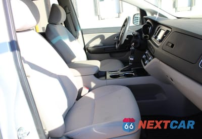 Piąte zdjęcie samochodu w środku: 2020 KIA SEDONA LX VIN:KNDMB5C15L6624195 - miniatura