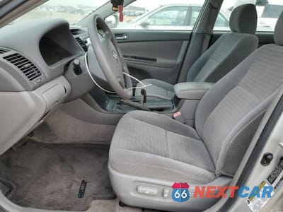 Zdjęcie 7 z 13 samochodu: 2005 TOYOTA CAMRY LE VIN:4T1BE32K55U025983 - miniatura