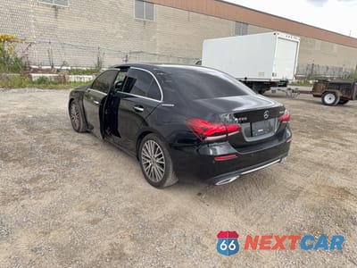 Trzecie zdjęcie samochodu z tyłu: 2022 MERCEDES-BENZ A 220 4MATIC VIN:W1K3G4FB3NJ347421 - miniatura