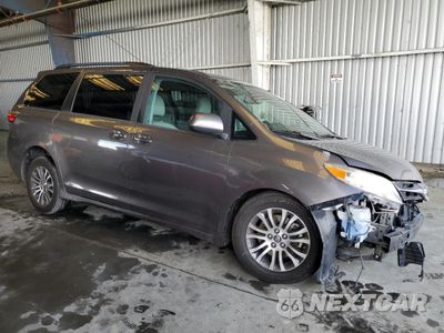 Czwarte zdjęcie samochodu z boku: 2018 TOYOTA SIENNA XLE VIN:5TDYZ3DC1JS941194 - miniatura