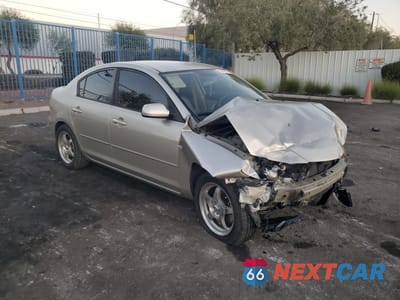 Czwarte zdjęcie samochodu z boku: 2004 MAZDA 3 I VIN:JM1BK12F941203396 - miniatura