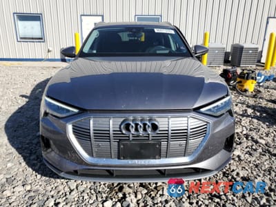 Piąte zdjęcie samochodu w środku: 2021 AUDI E-TRON PRESTIGE VIN:WA1VAAGE6MB018114 - miniatura
