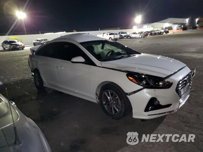 Czwarte zdjęcie samochodu z boku: 2019 HYUNDAI SONATA SE VIN:5NPE24AF1KH761927 - miniatura