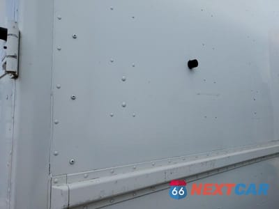 Zdjęcie 10 z 11 samochodu: 2004 FREIGHTLINER CHASSIS M LINE WALK-IN VAN VIN:4UZAANBW94CM64484 - miniatura
