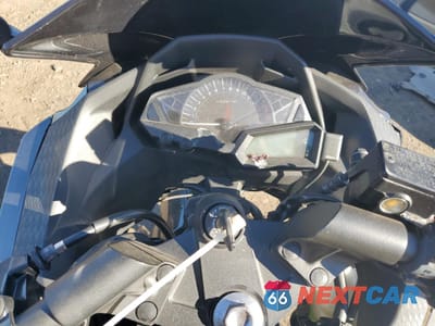 Zdjęcie 7 z 10 samochodu: 2014 KAWASAKI EX300 B VIN:JKAEX8B15EA005177 - miniatura
