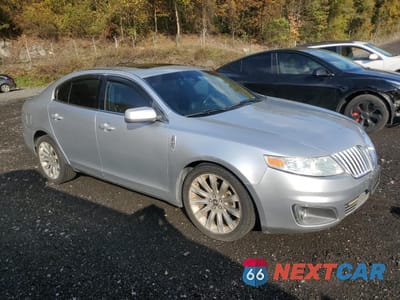 Czwarte zdjęcie samochodu z boku: 2010 LINCOLN MKS VIN:1LNHL9FTXAG614008 - miniatura