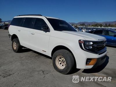 Czwarte zdjęcie samochodu z boku: 2025 FORD EXPEDITION VIN:1FMJU1RG8SEA14423 - miniatura