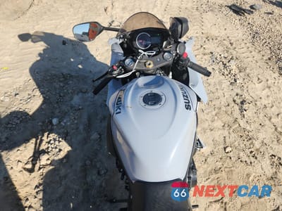 Zdjęcie 6 z 10 samochodu: 2022 SUZUKI GSX-R600 VIN:JS1GN7FA6N7100721 - miniatura