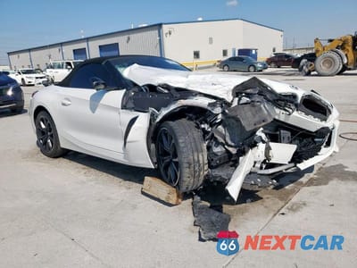 Czwarte zdjęcie samochodu z boku: 2023 BMW Z4 SDRIVE30I VIN:WBAHF3C05PWY11943 - miniatura