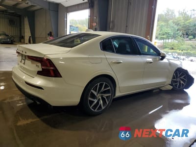 Trzecie zdjęcie samochodu z tyłu: 2020 VOLVO S60 T5 MOMENTUM VIN:7JR102FK7LG032126 - miniatura