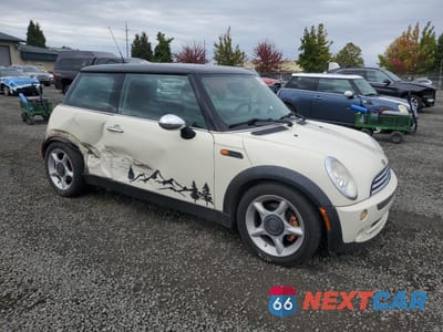 Czwarte zdjęcie samochodu z boku: 2005 MINI COOPER VIN:WMWRC33435TC59098 - miniatura