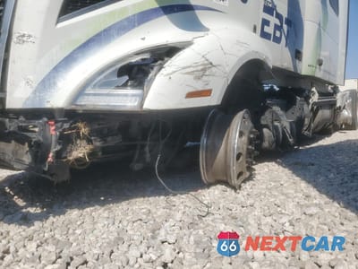 Zdjęcie 9 z 10 samochodu: 2022 VOLVO VN VNL VIN:4V4NC9EH2NN610612 - miniatura