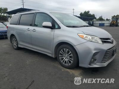 Czwarte zdjęcie samochodu z boku: 2018 TOYOTA SIENNA XLE VIN:5TDYZ3DC3JS931041 - miniatura