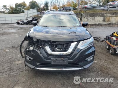Piąte zdjęcie samochodu w środku: 2017 NISSAN ROGUE S VIN:KNMAT2MV6HP618133 - miniatura
