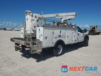 Czwarte zdjęcie samochodu z boku: 2017 FORD F450 SUPER DUTY BUCKET TRUCK VIN:1FDUF4GY4HEE36945 - miniatura