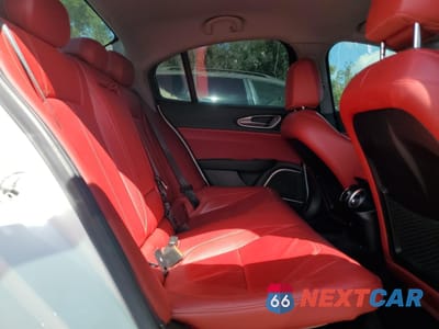 Zdjęcie 10 z 13 samochodu: 2020 ALFA ROMEO GIULIA VIN:ZARFAMAN6L7626212 - miniatura