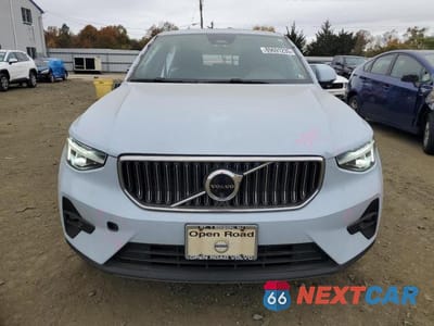 Piąte zdjęcie samochodu w środku: 2024 VOLVO XC40 PLUS VIN:YV4L12UE3R2204916 - miniatura