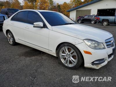 Czwarte zdjęcie samochodu z boku: 2013 MERCEDES-BENZ C 300 4MATIC VIN:WDDGF8ABXDR284224 - miniatura