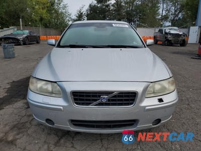 Piąte zdjęcie samochodu w środku: 2005 VOLVO S60 VIN:YV1RS640952447138 - miniatura