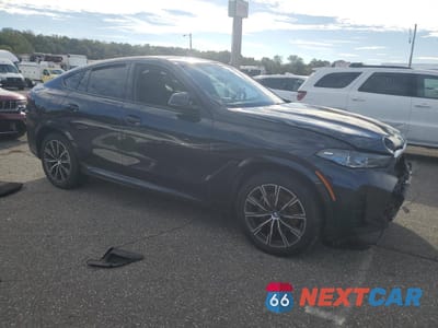 Czwarte zdjęcie samochodu z boku: 2025 BMW X6 XDRIVE40I VIN:5UX33EX08S9X04354 - miniatura