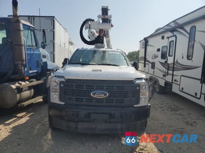 Piąte zdjęcie samochodu w środku: 2023 FORD F550 SUPER DUTY VIN:1FDUF5HT7PDA08901 - miniatura
