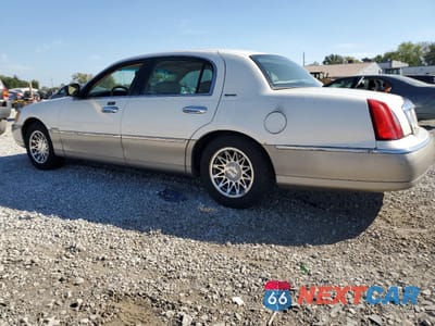 Drugie zdjęcie samochodu z przodu: 2000 LINCOLN TOWN CAR SIGNATURE VIN:1LNHM82W8YY878050 - miniatura