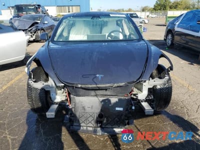 Piąte zdjęcie samochodu w środku: 2023 TESLA MODEL 3 VIN:5YJ3E1EA2PF641832 - miniatura