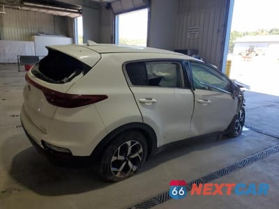 Trzecie zdjęcie samochodu z tyłu: 2021 KIA SPORTAGE LX VIN:KNDPMCAC0M7944973 - miniatura