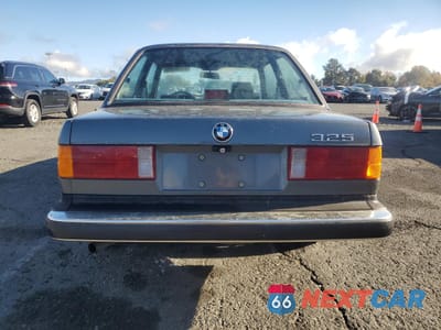 Zdjęcie 6 z 12 samochodu: 1986 BMW 325 E VIN:WBAAB5403G9675625 - miniatura