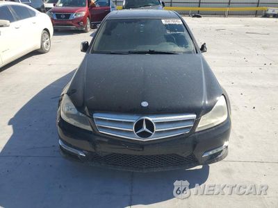 Piąte zdjęcie samochodu w środku: 2014 MERCEDES-BENZ C 250 VIN:WDDGF4HB8EG238435 - miniatura