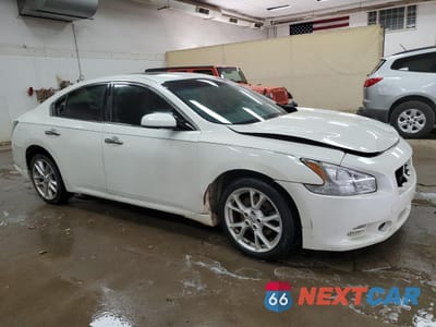Czwarte zdjęcie samochodu z boku: 2013 NISSAN MAXIMA S VIN:1N4AA5AP8DC843657 - miniatura