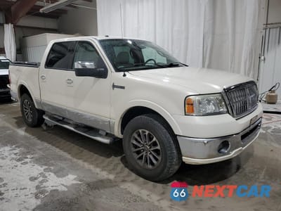 Czwarte zdjęcie samochodu z boku: 2008 LINCOLN MARK LT VIN:5LTPW18588FJ03336 - miniatura