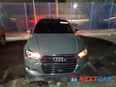 Piąte zdjęcie samochodu w środku: 2017 AUDI A3 PREMIUM VIN:WAUAUGFFXH1026282 - miniatura
