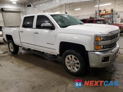 Czwarte zdjęcie samochodu z boku: 2015 CHEVROLET SILVERADO K2500 HEAVY DUTY LTZ VIN:1GC1KWEG2FF178943 - miniatura