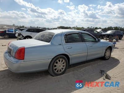 Trzecie zdjęcie samochodu z tyłu: 2010 LINCOLN TOWN CAR SIGNATURE LIMITED VIN:2LNBL8CV7AX614564 - miniatura