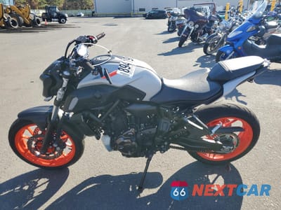Trzecie zdjęcie samochodu z tyłu: 2019 YAMAHA MT07 VIN:JYARM27E6KA004264 - miniatura