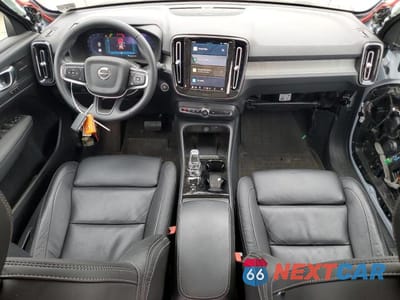 Zdjęcie 8 z 13 samochodu: 2024 VOLVO XC40 PLUS VIN:YV4L12UE3R2204916 - miniatura