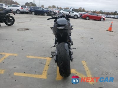 Czwarte zdjęcie samochodu z boku: 2025 SUZUKI GSX800 F VIN:JS1EM13B6S7100072 - miniatura